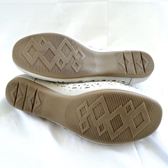 White Mountain | Perforated Flats | Off White | Size 9 - Picture 4 of 7